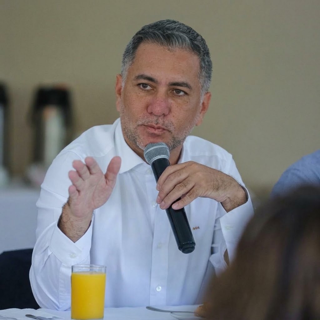Fiscalía imputa cargos a candidato Alvira por presunta falsedad ideológica en caso de fondos millonarios
