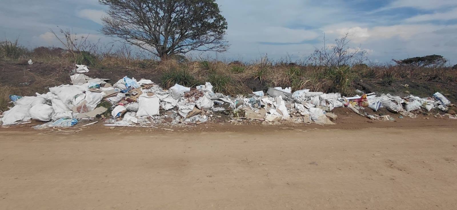 ¿Qué hacen autoridades ante el basurero ilegal de Hacienda Santa Cruz?